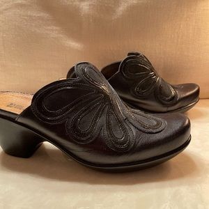 Naot black clog never worn